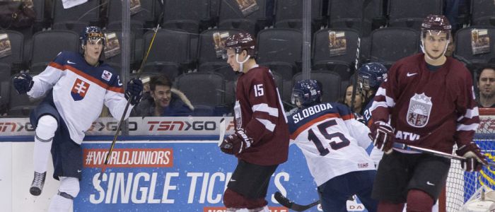 Latvijas hokejisti ar 2:4 zaudē slovākiem un cīnīsies par izdzīvošanu