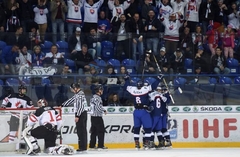 Latvijas U-18 izlases galvenā pretiniece Sloavākija atņem punktu Kanādai