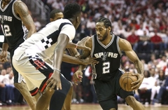 Bertāna «Spurs» sērijas ceturtajā mačā smagi zaudē «Rockets»