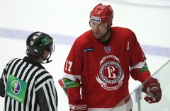 Bēdīgi slavenais NHL un KHL kauslis Kriss Saimons paziņo par bankrotu