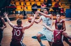 U-18 izlases basketbolisti EČ astotdaļfinālā sīvā cīņā zaudē Grieķijas vienaudžiem