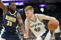 Bertāns pieticīgs «Spurs» zaudējumā NBA pārbaudes spēlē