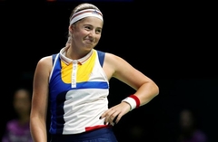 Video: Ostapenko sirsnīgi pasmejas par savām grimasēm bildēs