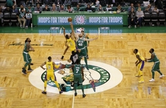 «Celtics» turpina dominēt NBA laukumos