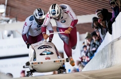 Visi trīs Latvijas bobsleja divnieki ap 10. vietu Vinterbergā