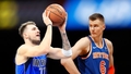 Luka Dončičs baseinā iepozē ar "Kristapu Porziņģi"