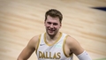 Dončičs ar "triple-double" atgriež "Mavericks" izslēgšanas spēļu zonā