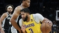 NBA aizvadītajā naktī: "Lakers" bez Lebrona uzvar "Spurs"