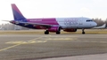 VIDEO ⟩ "Wizz Air" palēnām pamet Rīgas lidostu