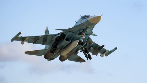 Ukrainā iznīcināts krievu lidaparāts "Su-34". Iespējams, to notriecis F-16