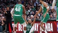 Porziņģa "Celtics" zaudē "Warriors" basketbolistiem