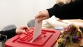 Tikai diviem politiskajiem spēkiem izdevies iegūt uzvaru vēlēšanās Rīgas apkaimēs