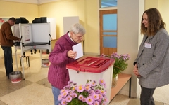 Pirmie vēlētāji jau rīta stundās devušies uz vēlēšanu iecirkņiem