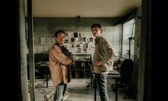 Latvijas kriminālseriālu Nelūgtie viesi varēs noskatīties straumēšanas platformā HBO Max