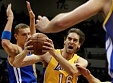 Biedriņam double-double, "Warriors" piekāpjas "Lakers"