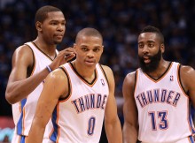 ''Thunder'' atspēlē 18 punktu deficītu un iekļūst NBA finālā