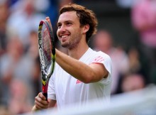 Gulbis pārsteidz Vimbldonu, trīs taibreikos pieveicot Berdihu