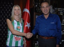 Kārkliņai uzvara pār Jansoni, Niedolai zaudējums Kanāriju salās