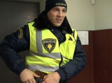 Video: Policijas patruļa Rīgas ielās kopā ar bokseri Mairi Briedi