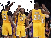 "Lakers" un Kobe cīņu par "play-off" turpinās Dalasā