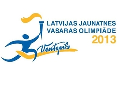 Latvijas jaunatnes olimpiādes izcilnieces - vingrotāja Zavacka un peldētāja Baikova