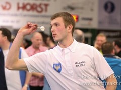 Madars Razma izcīna 33. vietu „Winmau Belgian Open” šautriņu mešanā