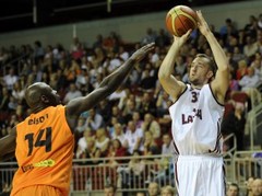 Susijengi: Latvijas basketbolisti "vilku bara" midzenī