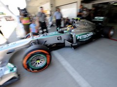 Hamiltons un Rosbergs ātrākie Japānas F1 posma pirmajā treniņā