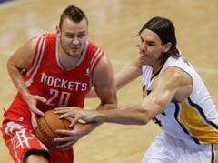 "Rockets" izcīna uzvaru pirmajā NBA komandu mačā Filipīnās