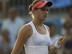 Viljamsa zaudē ranga 78. vietā esošai Čepelovai