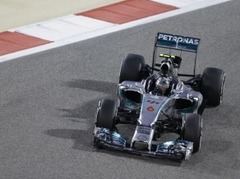 "Mercedes" aizņems pirmo starta rindu Bahreinas "Grand Prix"