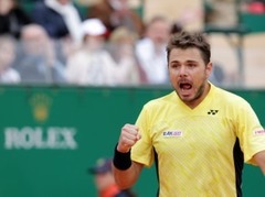 Federers apspēlē savainoto Džokoviču, nodrošina Šveices finālu