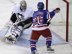 "Rangers" panāk septīto spēli, "Blackhawks" izvirzās vadībā