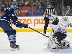 "Sabres" bez Girgensona bullīšos zaudē "Maple Leafs"