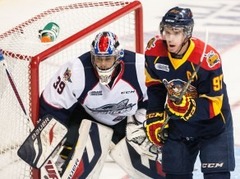 Potenciālais NHL drafta pirmais numurs kautiņā lauzis roku