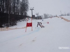 Spraigās cīņās aizvadīts Vilciņa kausa otrais posms kalnu slēpošanā bērniem