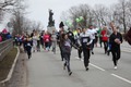 Latvijas čempioni 10km šosejas skriešanā – Hartmanis un Helmane