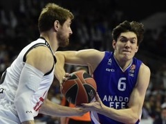 "Real Madrid" atspēlē 17 punktus un panāk 2-0 pret "Anadolu Efes"