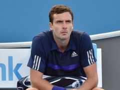 Gulbis izlaiž pārsvaru un trīs setos piekāpjas Pēram