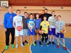 Video: Janičenoka un Gulbja "Basketvīrusa" treniņi