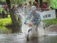 Bruģis, pļavas, takas, upes šķērsošana - SEB MTB maratona Smiltenes posmā