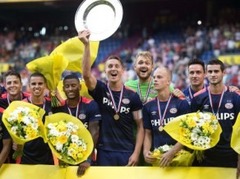 "PSV Eindhoven" desmito reizi iegūst Nīderlandes Superkausu