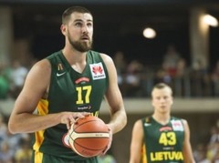 Valančūnam "double-double" Lietuvas uzvarā, Francija zaudē Serbijā