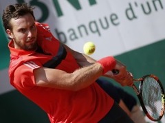 Gulbis trīs setos uzveic arī Rosolu, 3.kārtā pret Jangu