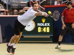 Gulbis neizmanto divas mačbumbas un piekāpjas Džokovičam