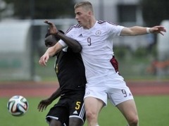 U21 futbolisti iesit trīs vārtus Moldovā un izcīna pirmo uzvaru