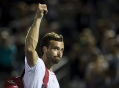 Gulbis mačā pret Isneru gūst sezonas lielāko uzvaru