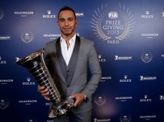 Hamiltons: "Nevaru izteikt vārdos, ko nozīmē būt trīskārtējam F1 čempionam"