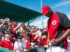 MLB aptur "Reds" un "Dodgers" darījumu