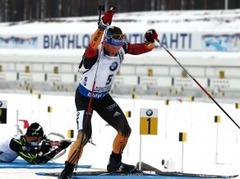Lesers tik tikko kvalificējas un negaidīti uzvar masu startā, Ūle pēdējais
